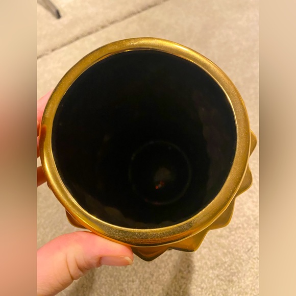 Gold vase! - Picture 4 of 4
